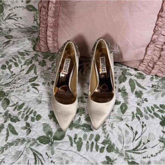 Badgley Mischka Ivory Satin Rhinestone Heels Size 6.5 Bridal Wedding - Picture 1 of 7